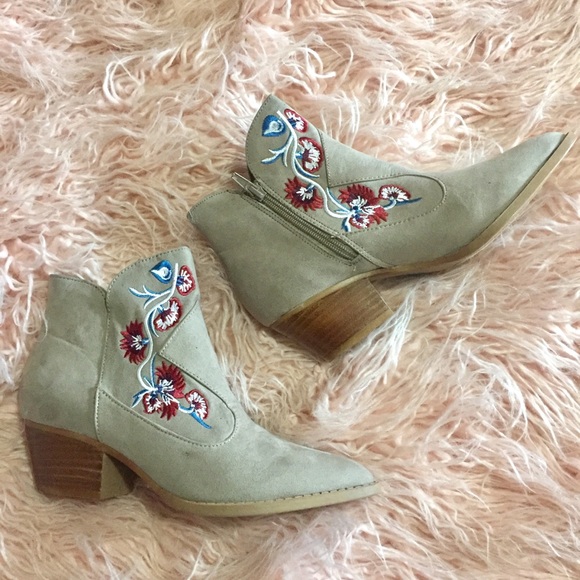 Carlos Santana Shoes - Carlos Santana Floral Booties